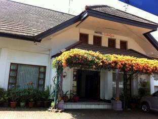 Catellya Guest House Cipaku Bandung Zewnętrze zdjęcie