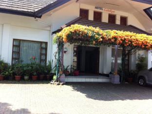 Catellya Guest House Cipaku Bandung Zewnętrze zdjęcie